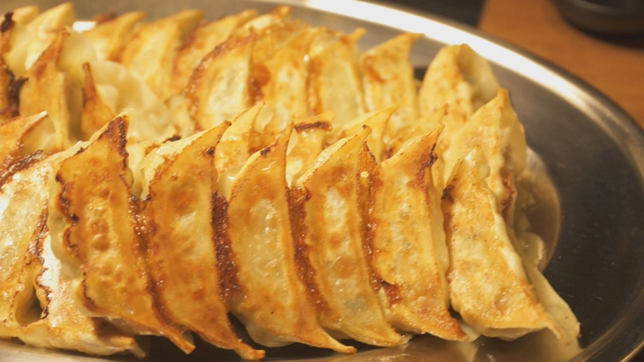 「伝説の夢餃子（40個）」この餃子、デカすぎるのに安すぎる…