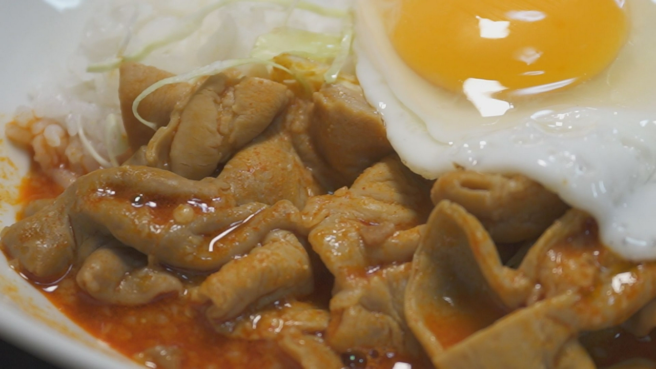 「ピリ辛もつ煮」このもつ煮、レベルが違う。専門店の本気